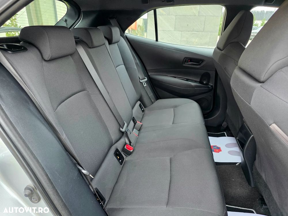 Toyota Corolla 1.8 HSD Business - 26