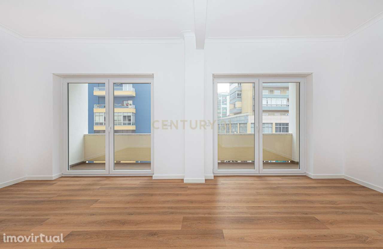 Apartamento T4 com 129 m2 de Área Bruta, Totalmente Remodelado e por e - Grande imagem: 3/34