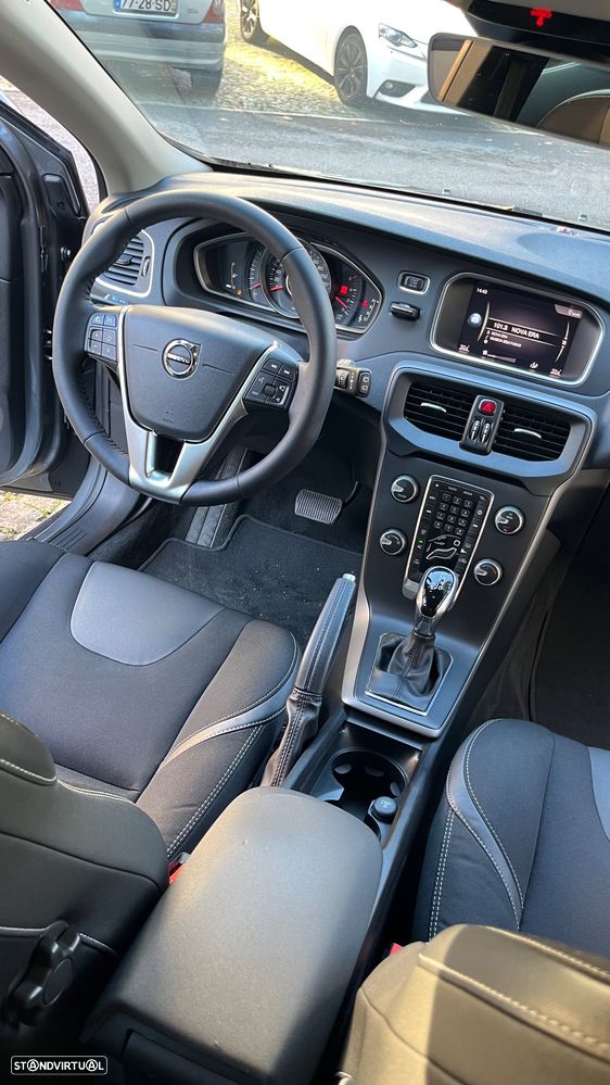 Volvo V40 2.0 D3 Momentum Geartronic - 10