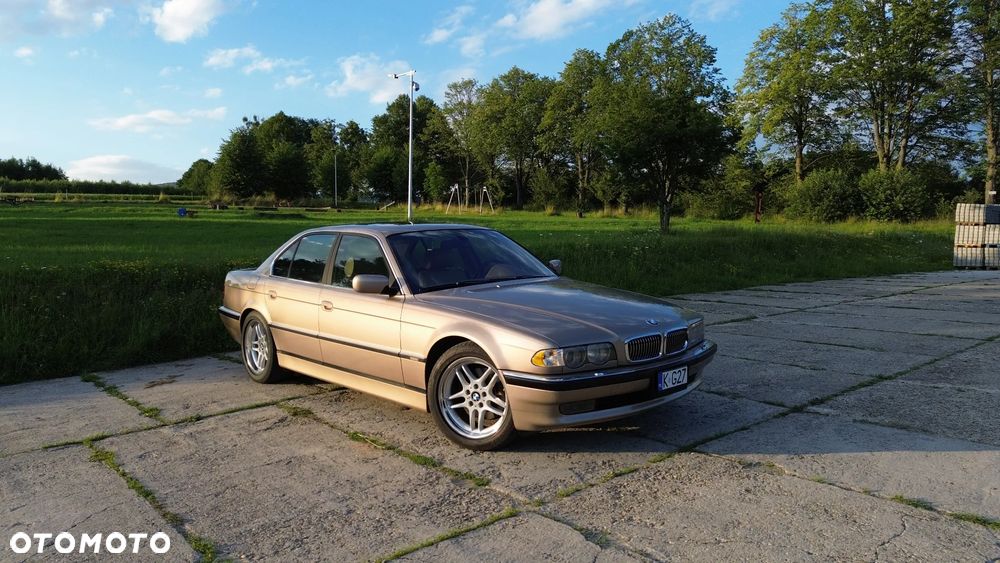 BMW Seria 7 740i - 4