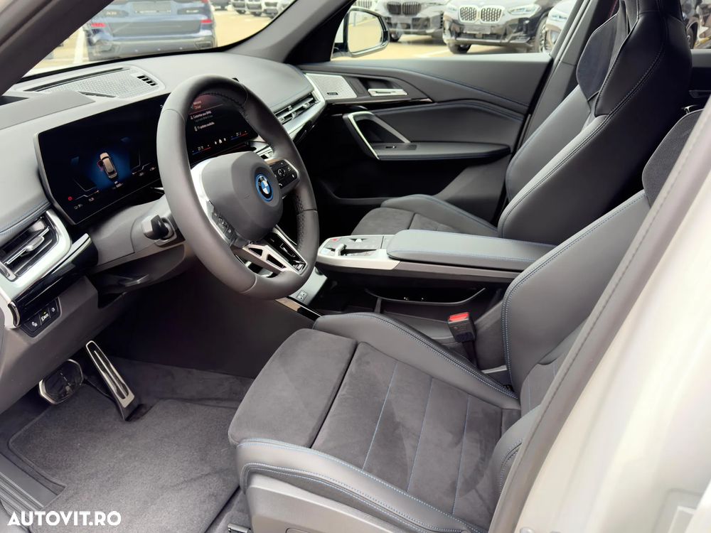 BMW iX1 xDrive30 - 11