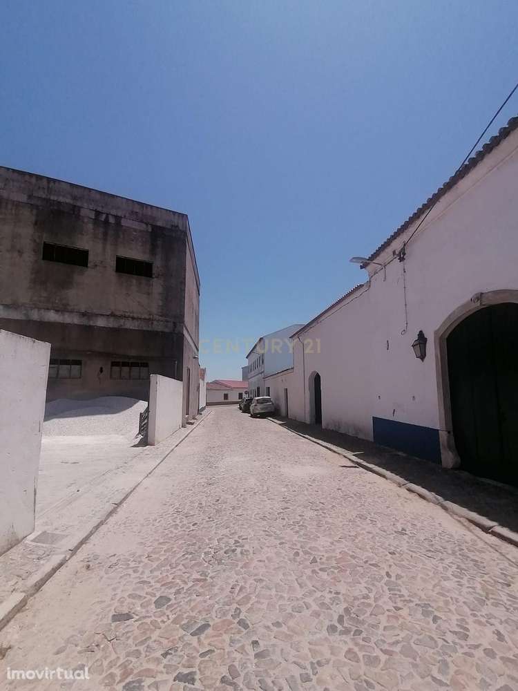 Grande Armazém  (565 m2 ) em pleno centro habitacional na  Vidigueira - Grande imagem: 3/15