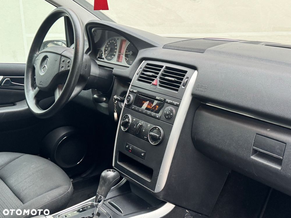 Mercedes-Benz Klasa B 180 CDI Autotronic - 29