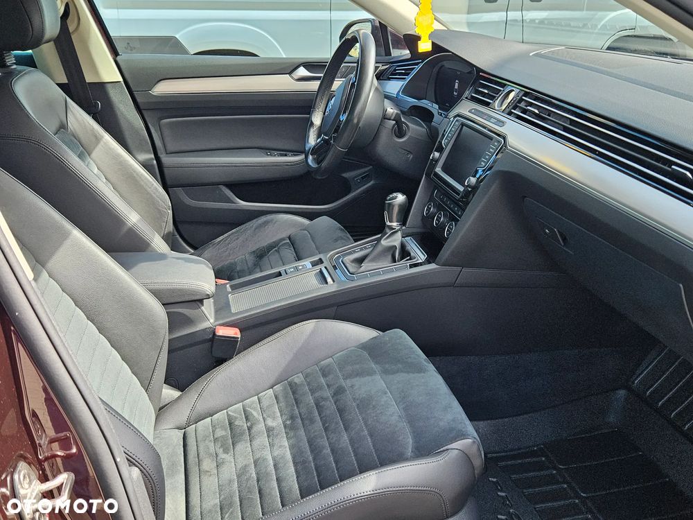 Volkswagen Passat - 11