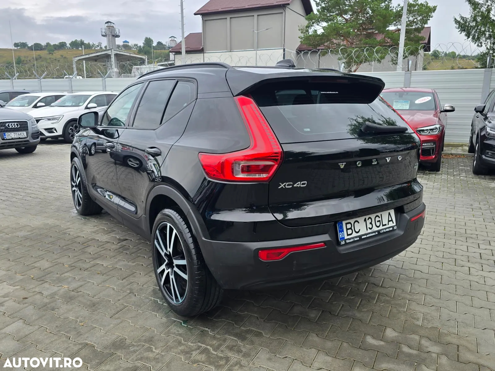 Volvo XC 40 D4 AWD Geartronic Momentum Pro - 3
