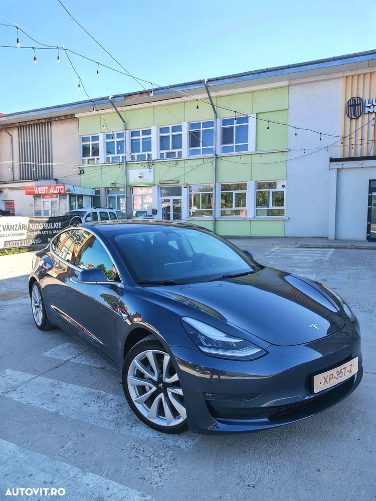 Tesla Model 3 - 1