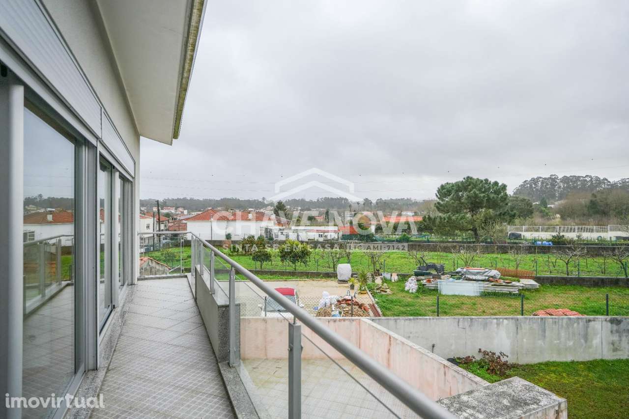 Moradia Geminada V4 c/ Piscina em Pedroso (Carvalhos) - Grande imagem: 2/32