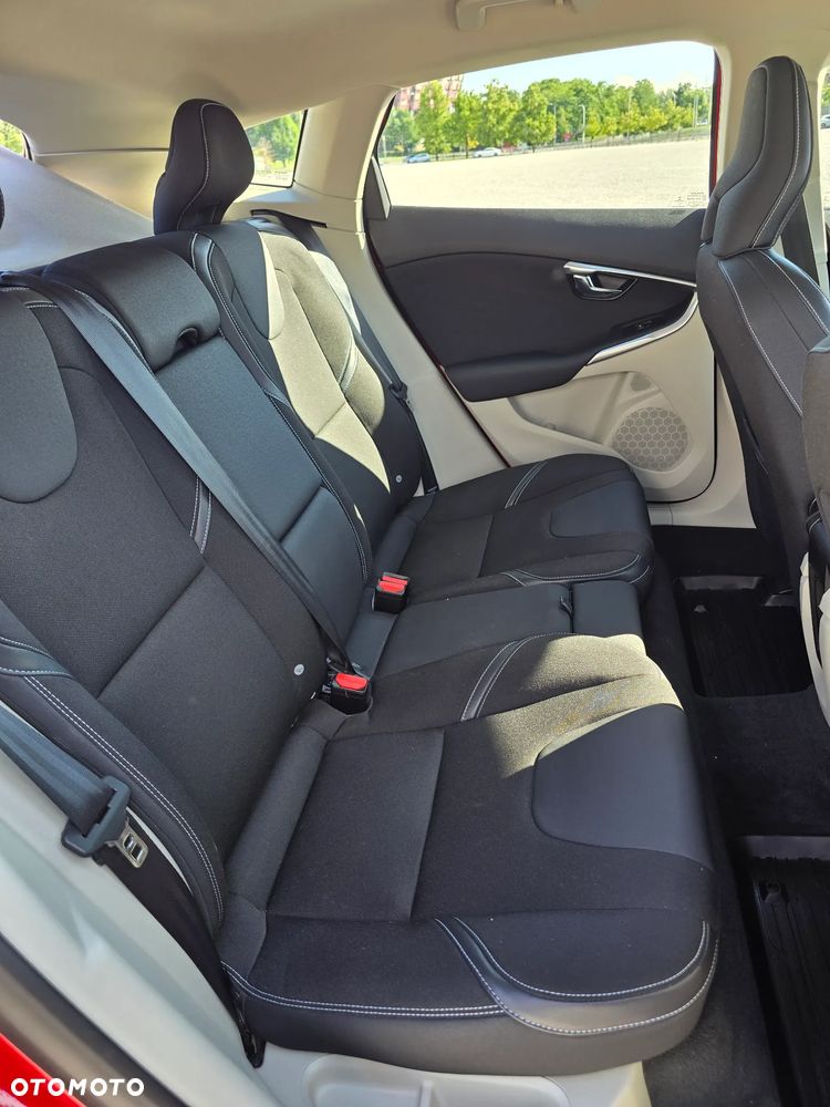 Volvo V40 T2 Drive-E Momentum - 21