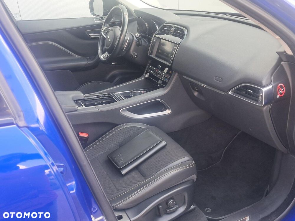 Jaguar F-Pace - 10
