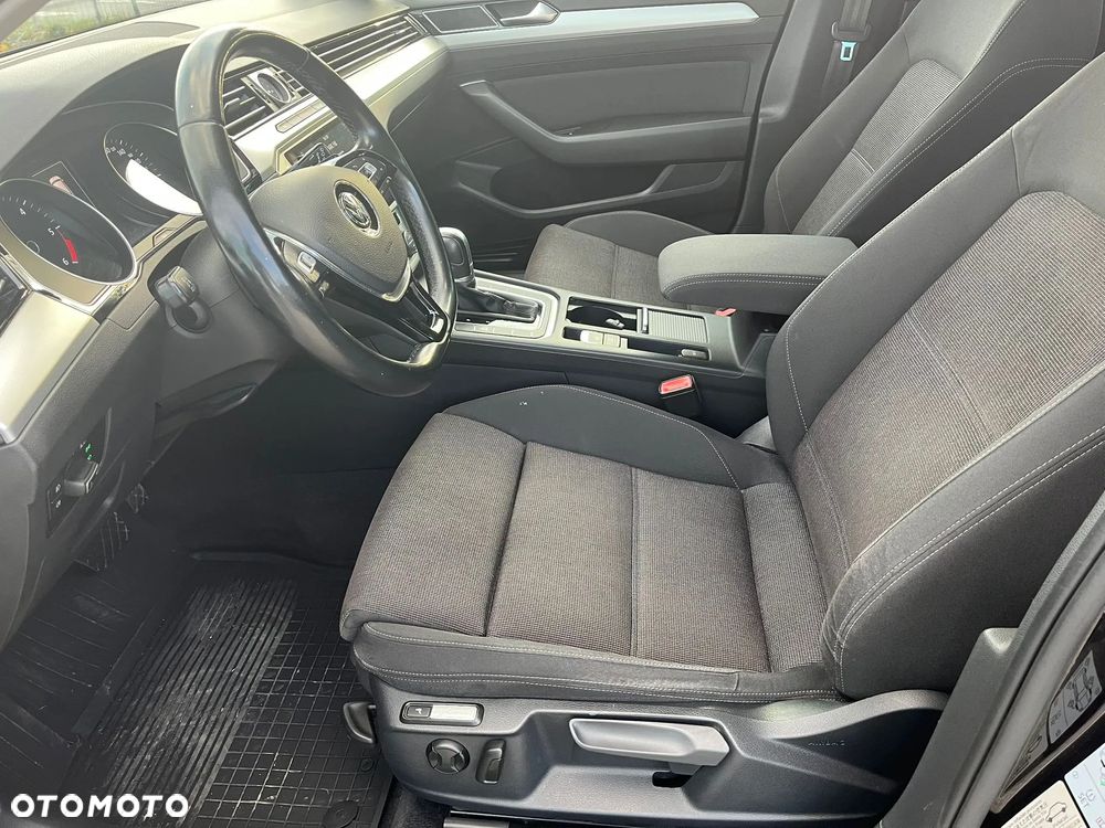 Volkswagen Passat - 9