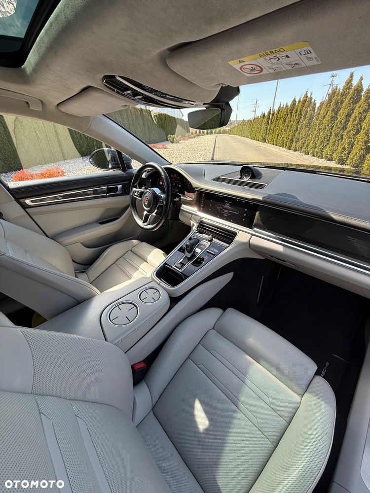 Porsche Panamera - 17