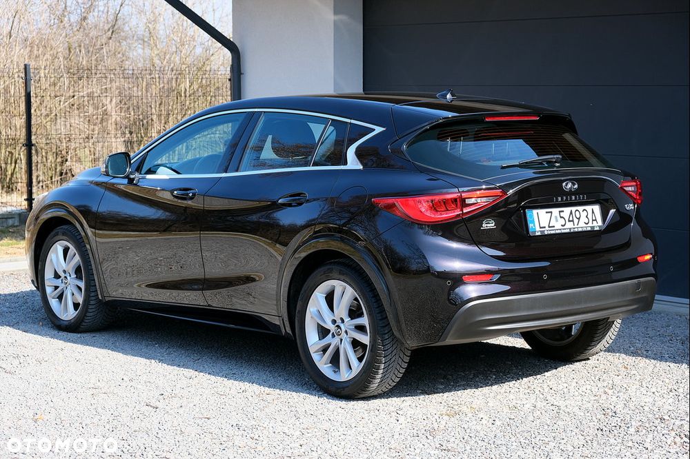 Infiniti Q30 - 6