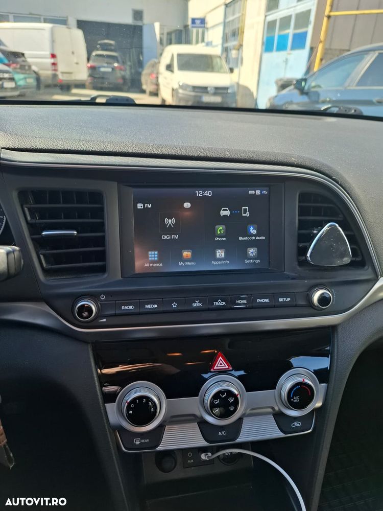 Hyundai Elantra 1.6 MPi Exclusive - 22