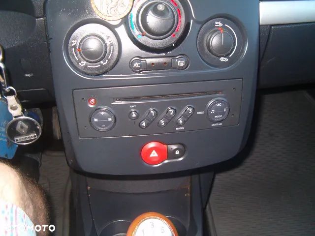 Renault Clio - 17