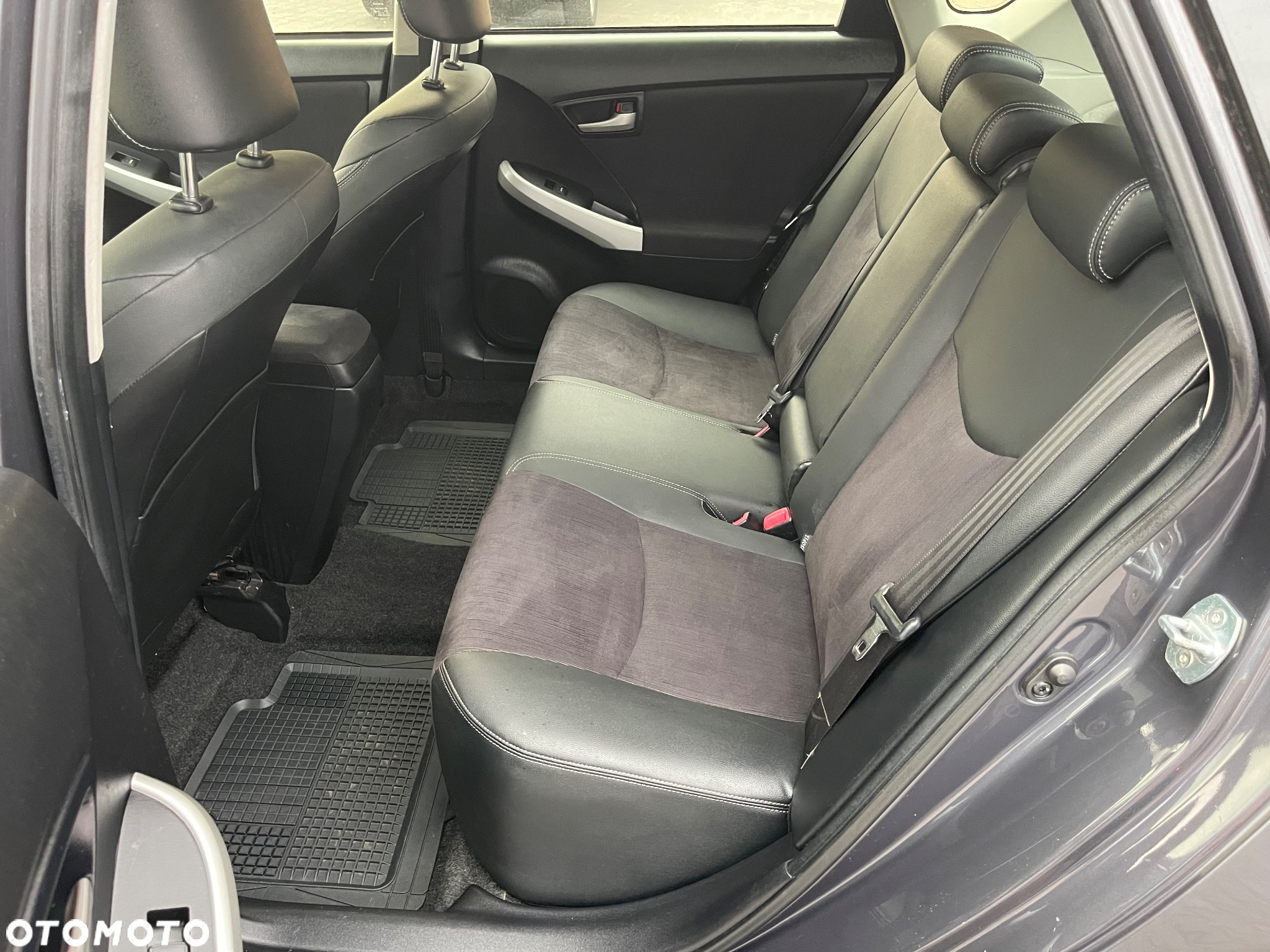 Toyota Prius 1.8 HSD Premium - 25
