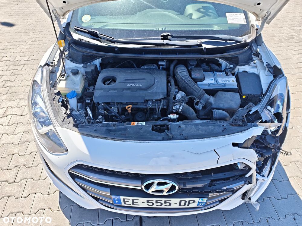 Hyundai i30 1.6 CRDi Fifa World Cup Edition - 23