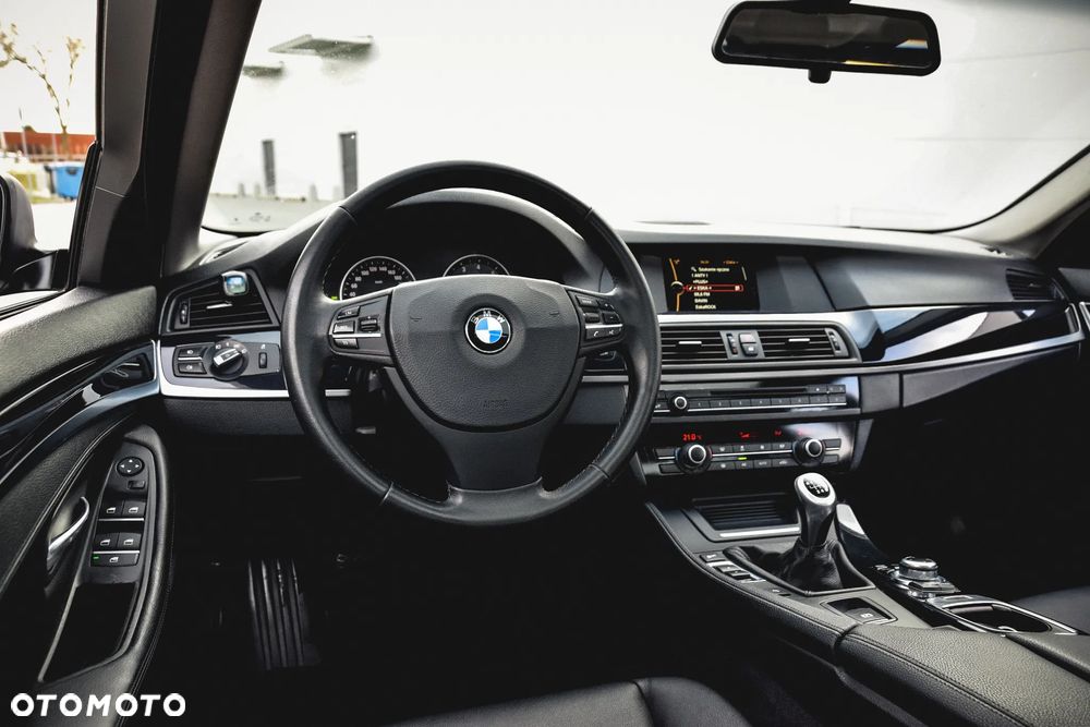 BMW Seria 5 520i - 31