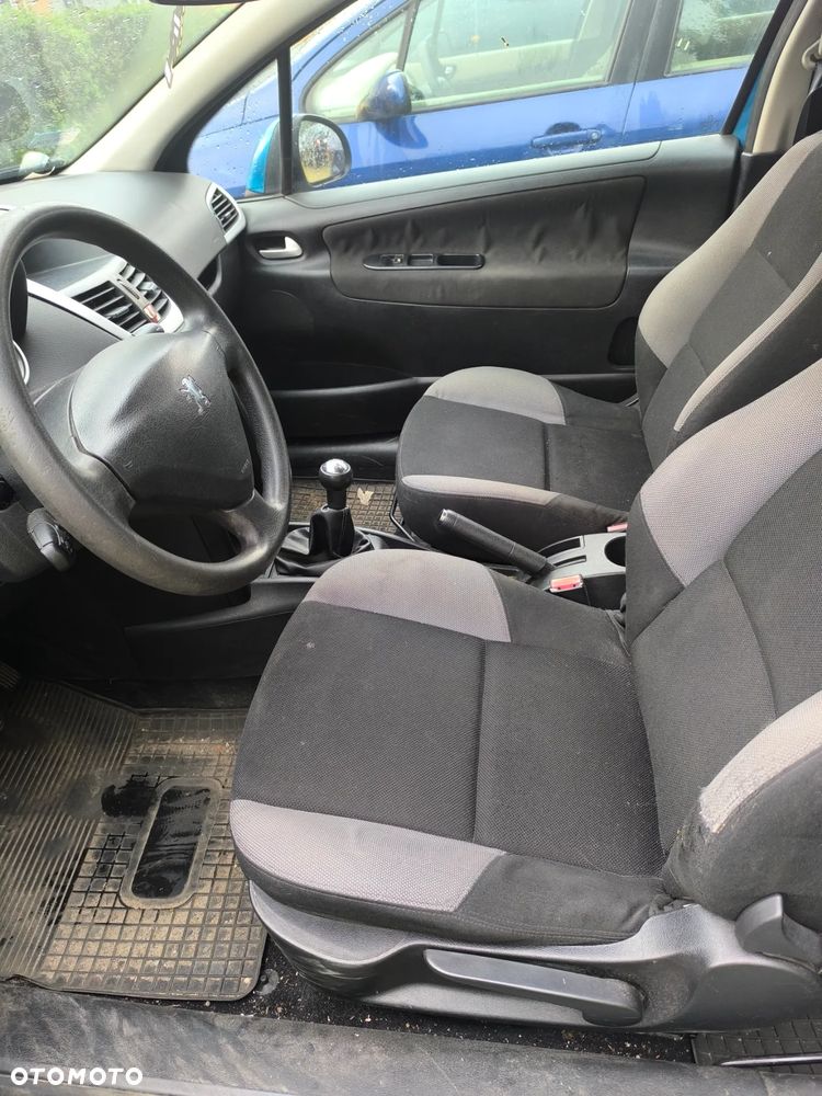 Peugeot 207 - 4