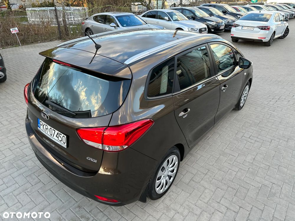 Kia Carens - 32