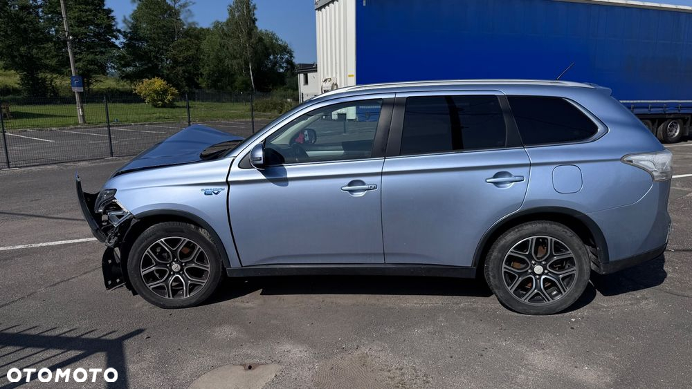Mitsubishi Outlander 2.0 4WD Plug-In Hybrid Plus - 10