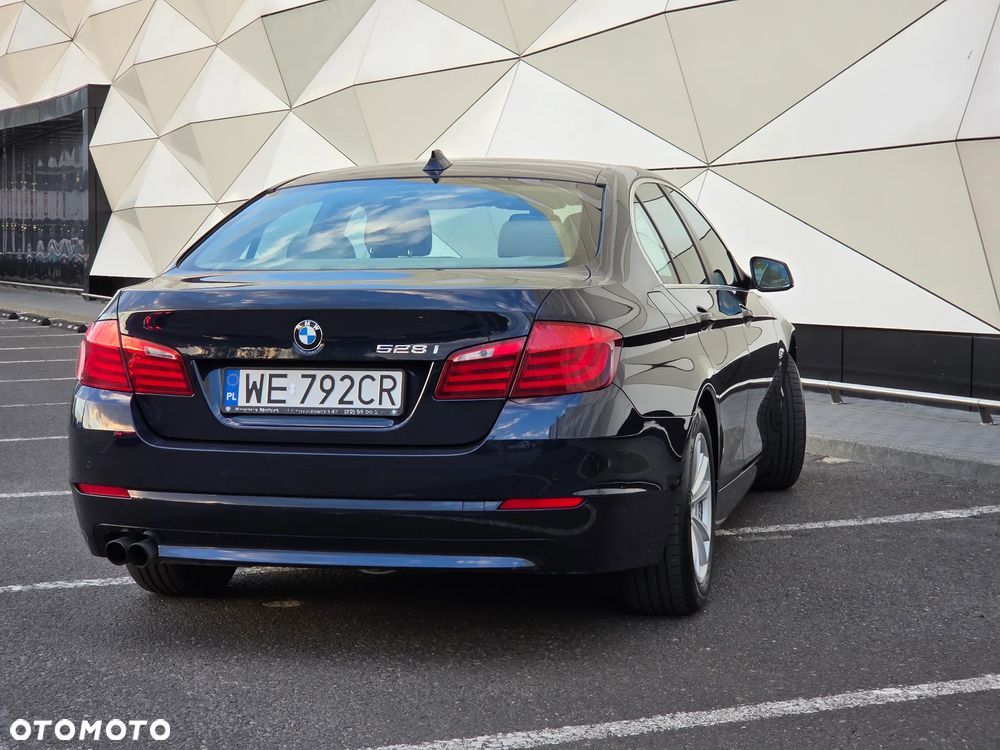 BMW Seria 5 528i xDrive - 35
