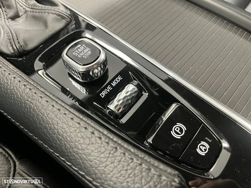 Volvo V90 2.0 D5 Momentum AWD Geartronic - 29