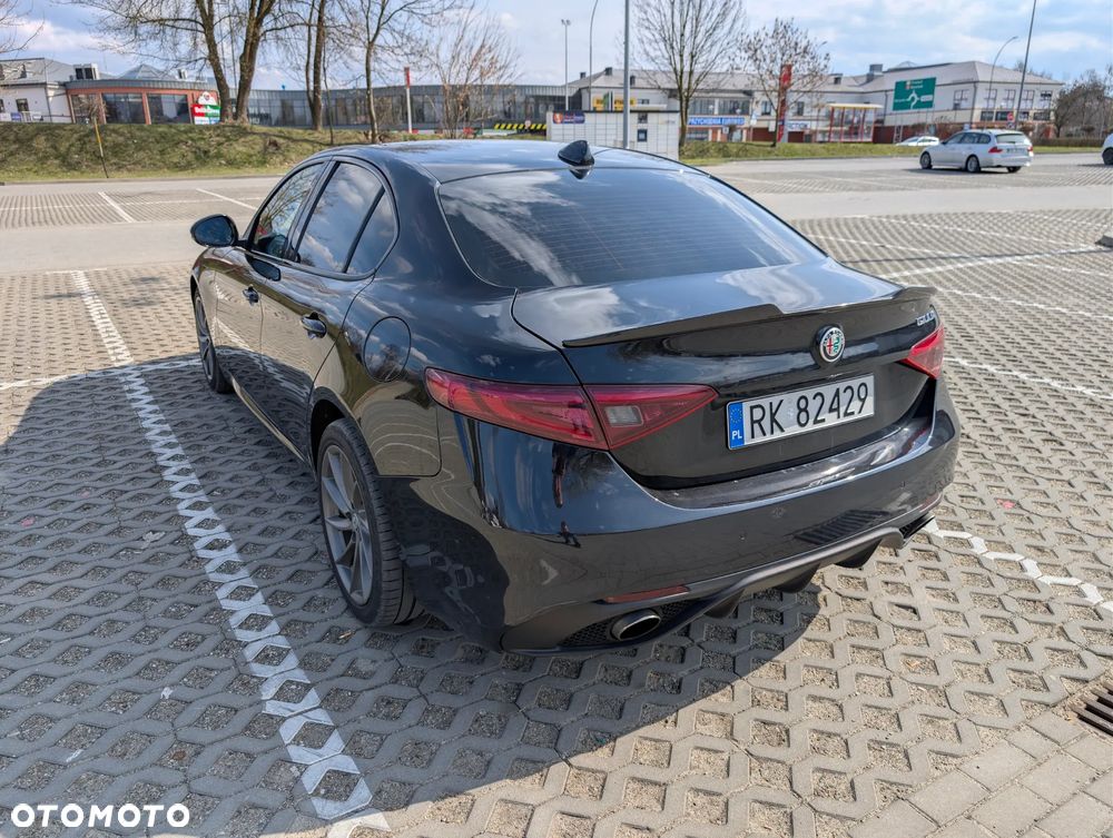 Alfa Romeo Giulia 2.0 Turbo 16V AT8-Q4 Veloce - 9