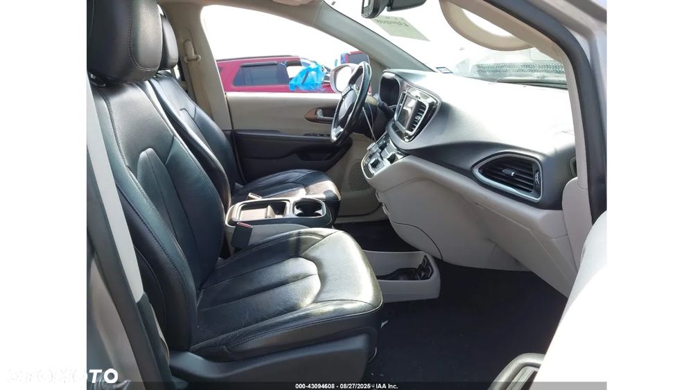 Chrysler Pacifica - 6