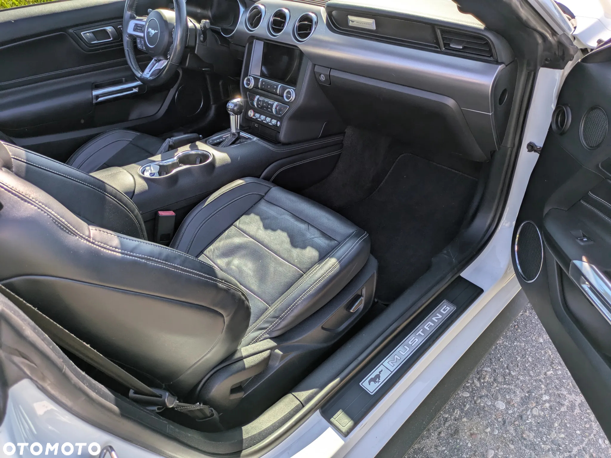 Ford Mustang 2.3 EcoBoost - 28