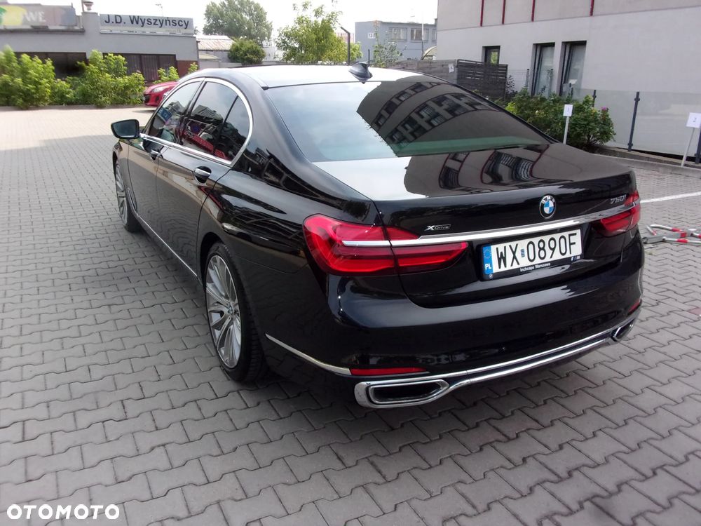 BMW Seria 7 750i xDrive - 5