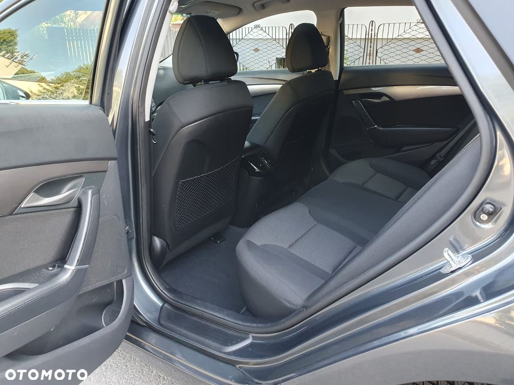 Hyundai i40 Kombi blue 1.6 Trend - 13