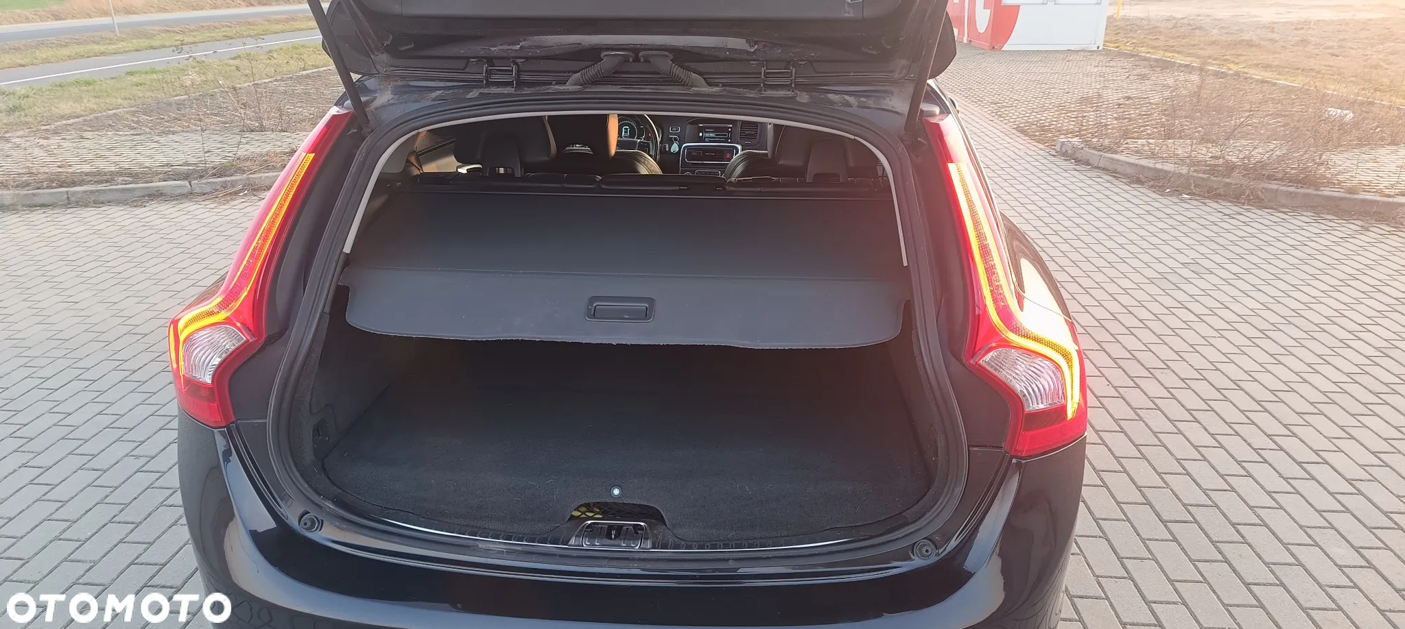 Volvo V60 D6 AWD Plug-in Hybrid Summum - 10