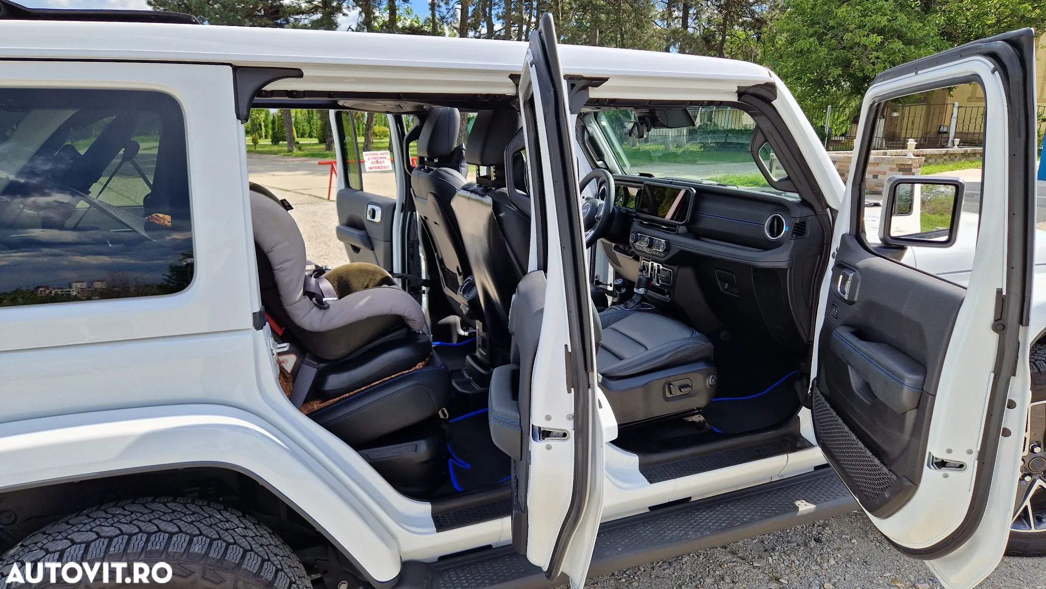 Jeep Wrangler - 10