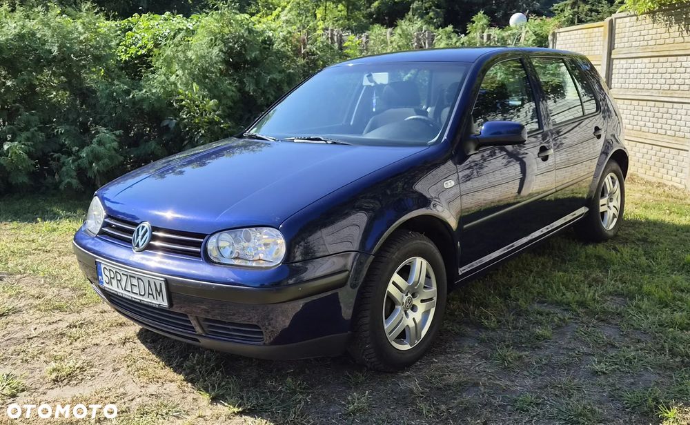 Volkswagen Golf - 1