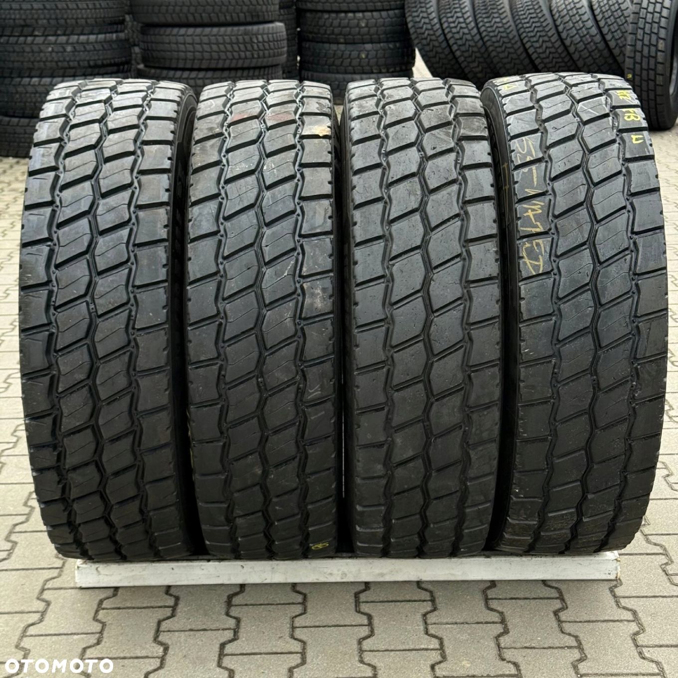 315/80R22.5 MICHELIN NAPĘD KOMPLET OPON NAPĘDOWYCH TYŁ 9-13mm TK557A - 1