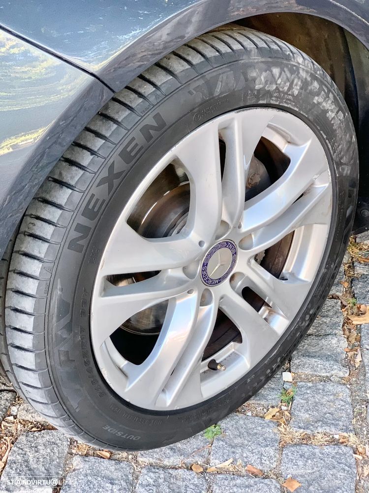 Mercedes-Benz E 300 Bluetec Hybrid Avantgarde - 32