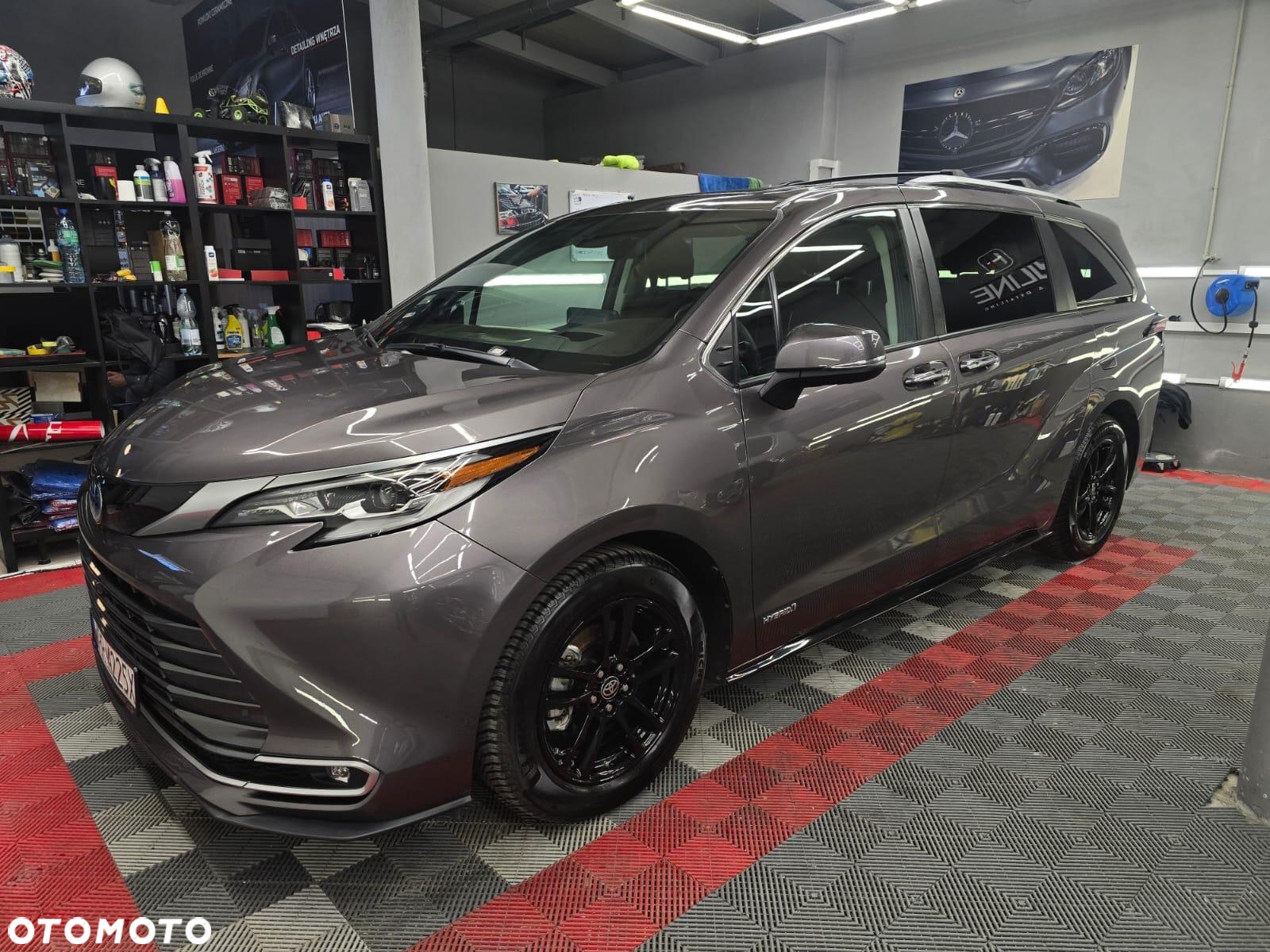 Toyota Sienna - 16