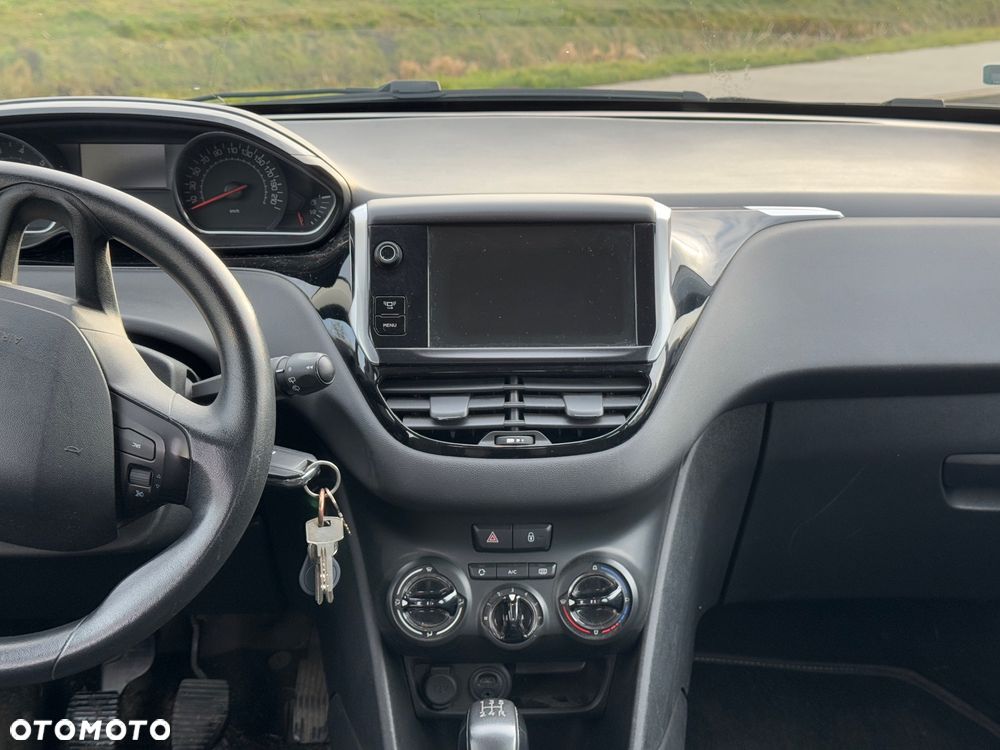 Peugeot 208 - 10