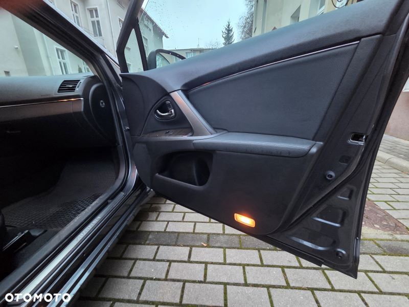 Toyota Avensis 2.0 D-4D Premium - 19