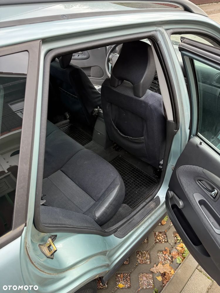 Volvo V40 2.0 T4 - 19