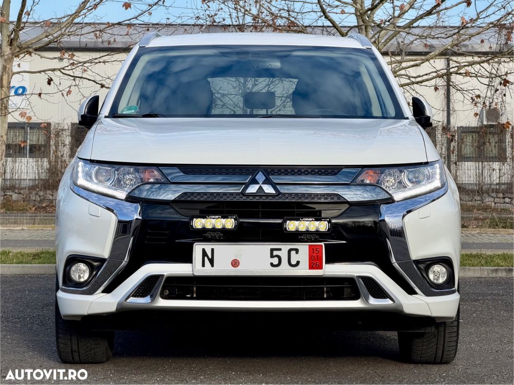 Mitsubishi Outlander 2.4 4WD Plug-In Hybrid - 2