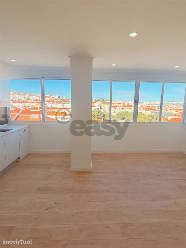 T4 Totalmente Remodelado na Zona Nobre da Damaia - Grande imagem: 5/27