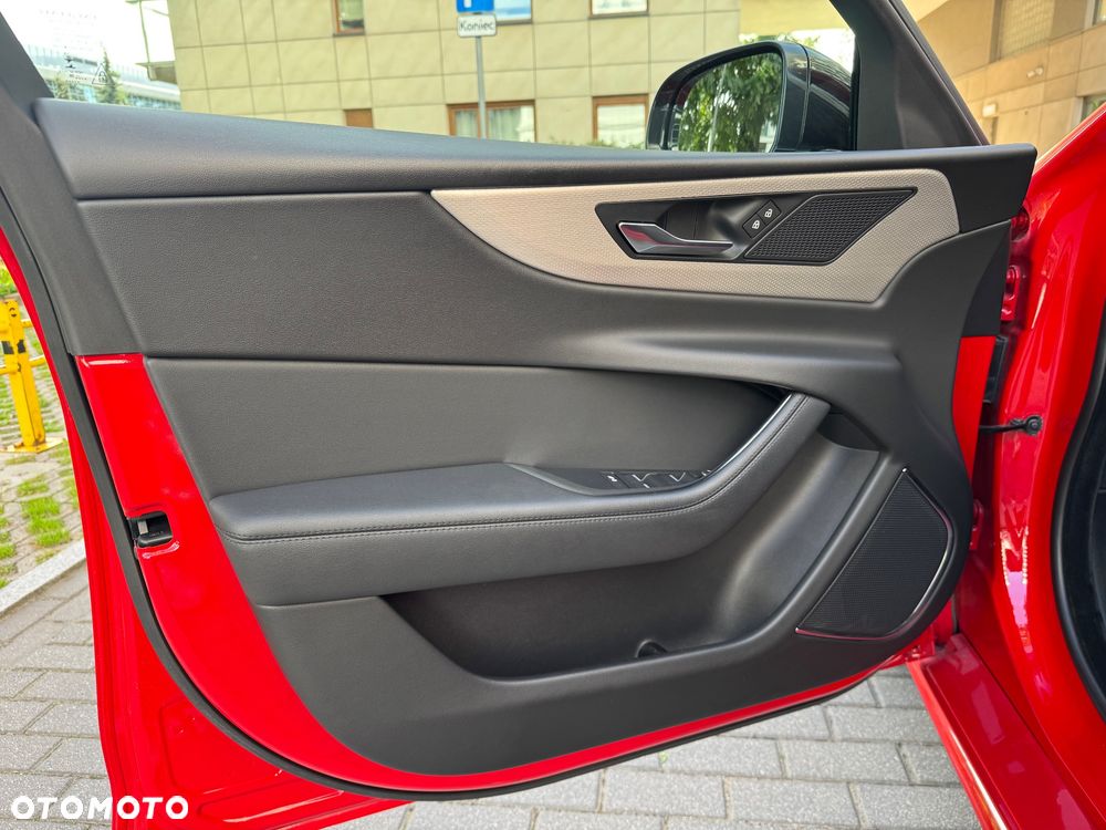 Jaguar XE 2.0 P250 R-Dynamic S - 15