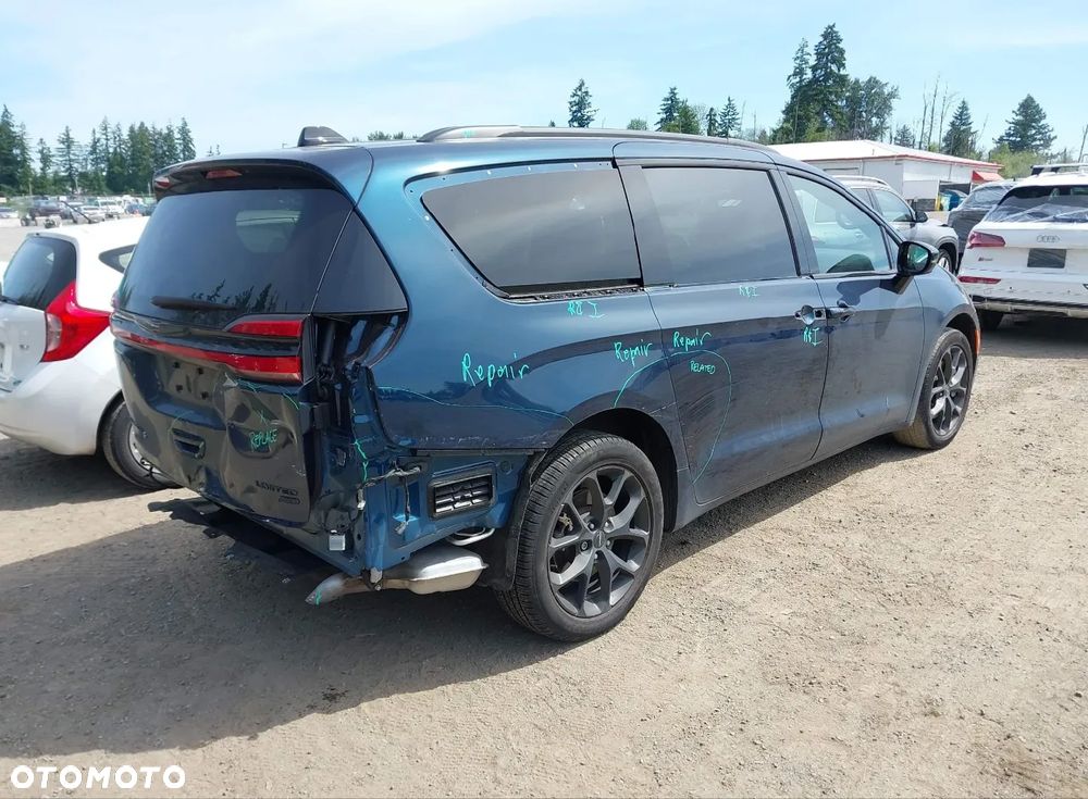 Chrysler Pacifica - 4