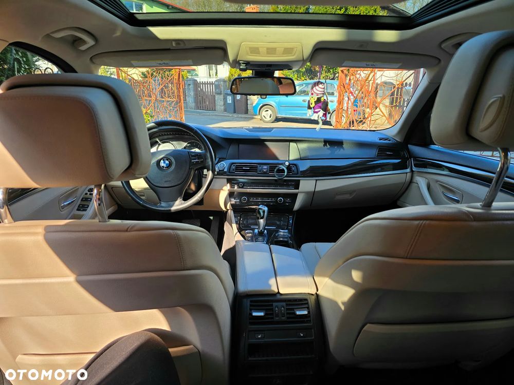 BMW Seria 5 528i Luxury Line - 8