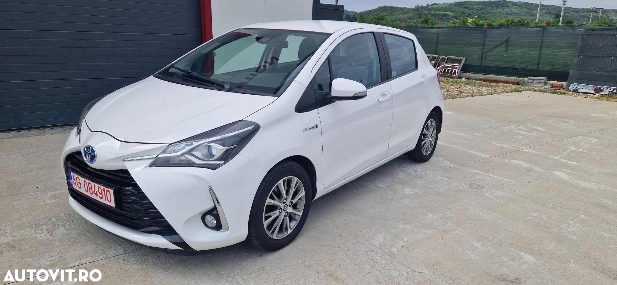 Toyota Yaris Hybrid 1.5 VVT-i - 1