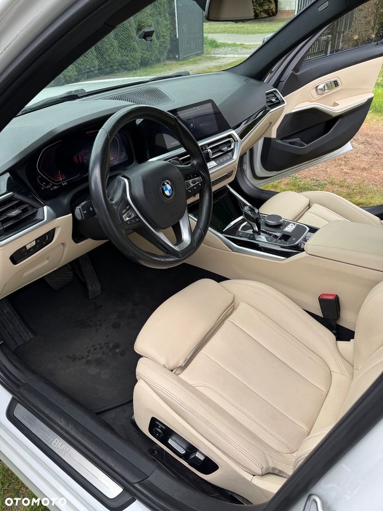 BMW Seria 3 330i M Sport - 17