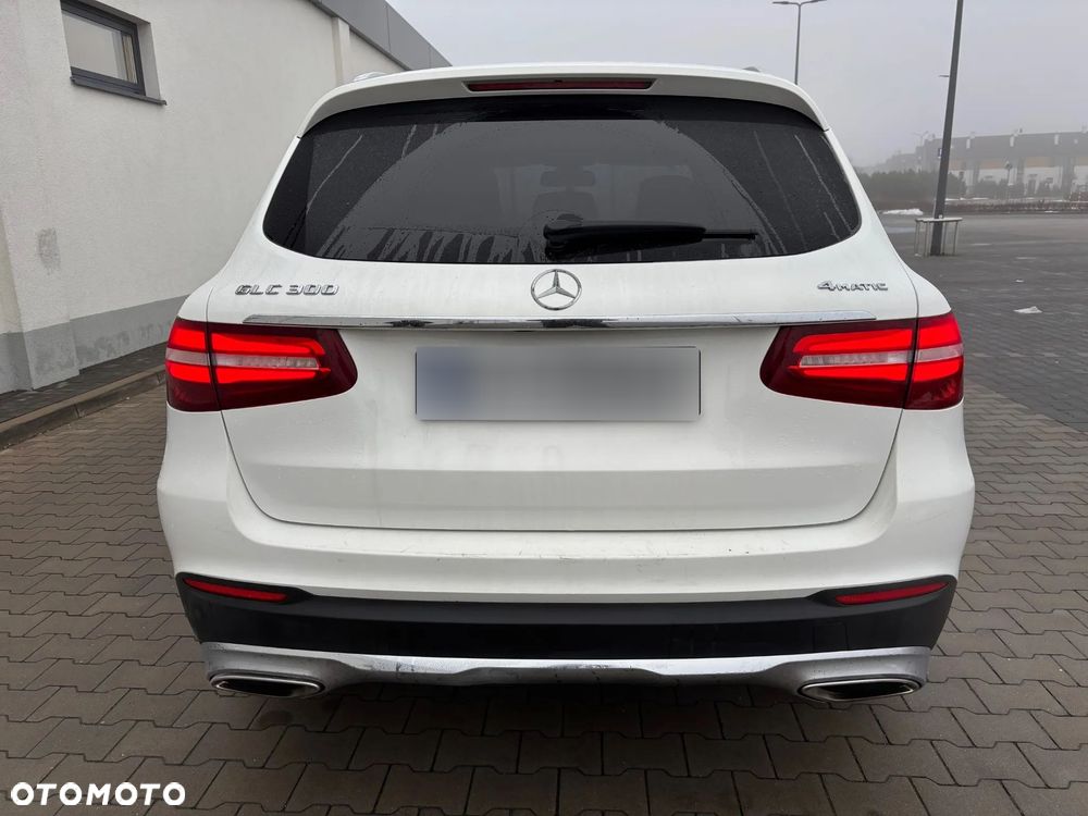 Mercedes-Benz GLC 300 4Matic 9G-TRONIC Exclusive - 5