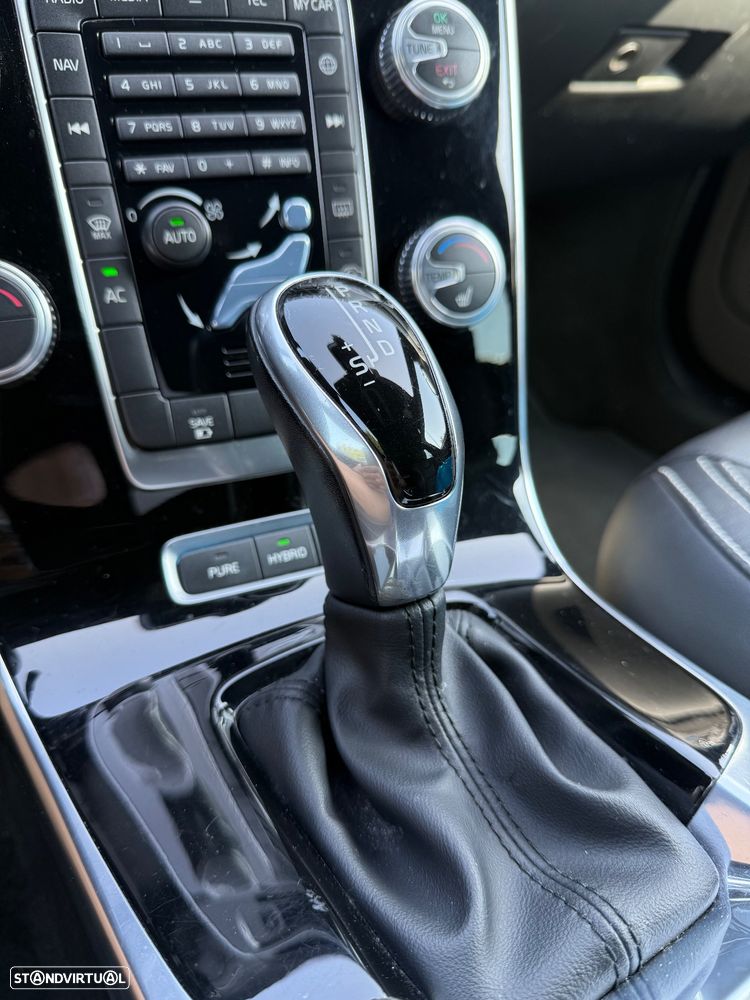 Volvo V60 D6 Plug-In-Hybrid AWD Geartronic Momentum - 13