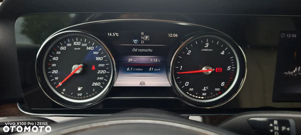 Mercedes-Benz Klasa E 220 d 4-Matic 9G-TRONIC - 33